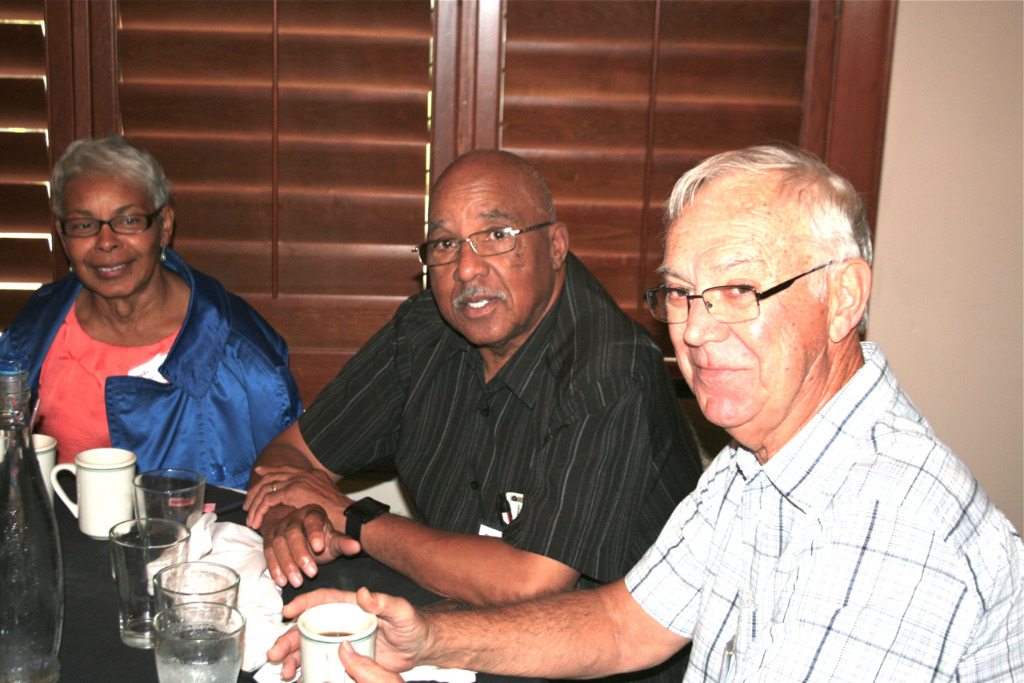 Jim Oesau (R) with Linda & Donnie Freeman (Brooklyn Park, MN)