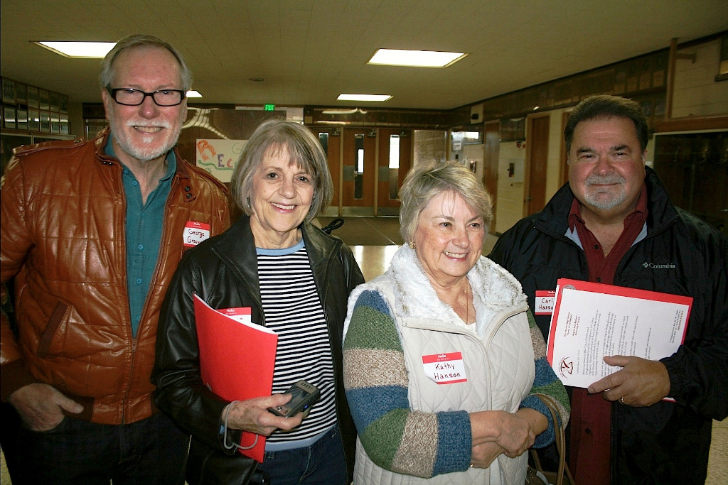 George & Marlene Grauwels (l) and Kathy & Carl Hanson (r) ready to tour